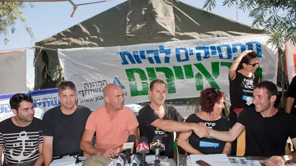 מסיבת העיתונאים של מאהל הפראיירים, תל אביב, יולי 2012 מסיבת העיתונאים של מאהל הפראיירים, תל אביב, יולי 2012