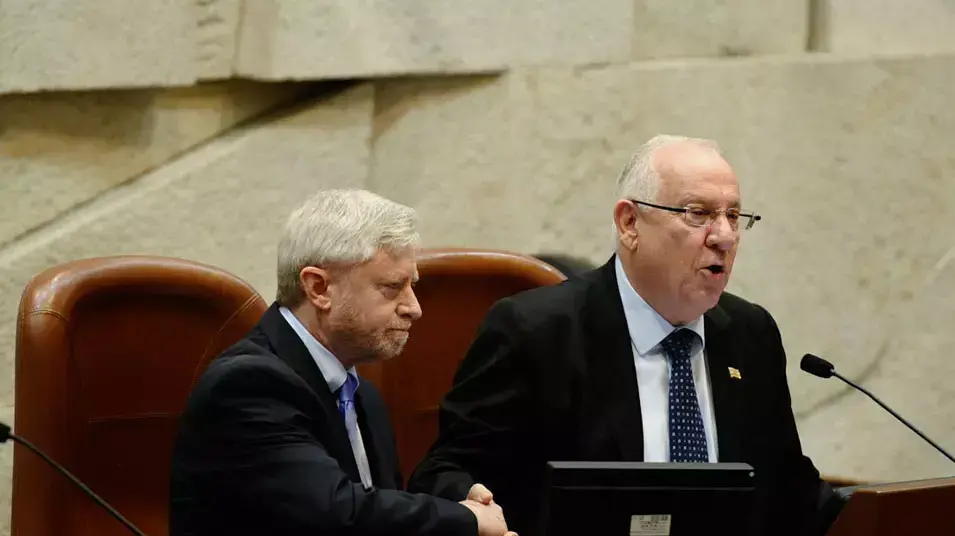 טקס השבעת אמונים של מבקר המדינה החדש יוסף שפירא בנוכחות יו"ר הכנסת ראובן ריבלין, כנסת, יולי ,2012 טקס השבעת אמונים של מבקר המדינה החדש יוסף שפירא בנוכחות יו"ר הכנסת ראובן ריבלין, כנסת, יולי ,2012