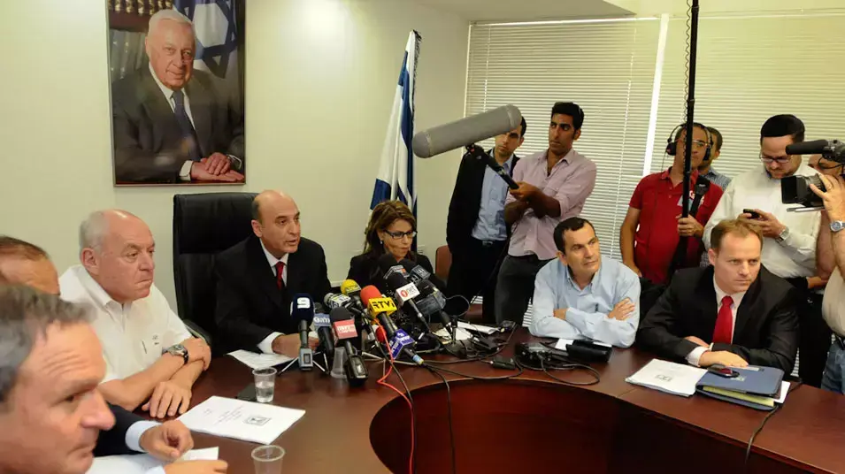יו"ר קדימה שאול מופז הגיב לפרסום מסקנות ועדת פלסנר בישיבת סיעת קדימה , יולי 2012 יו"ר קדימה שאול מופז הגיב לפרסום מסקנות ועדת פלסנר בישיבת סיעת קדימה , יולי 2012