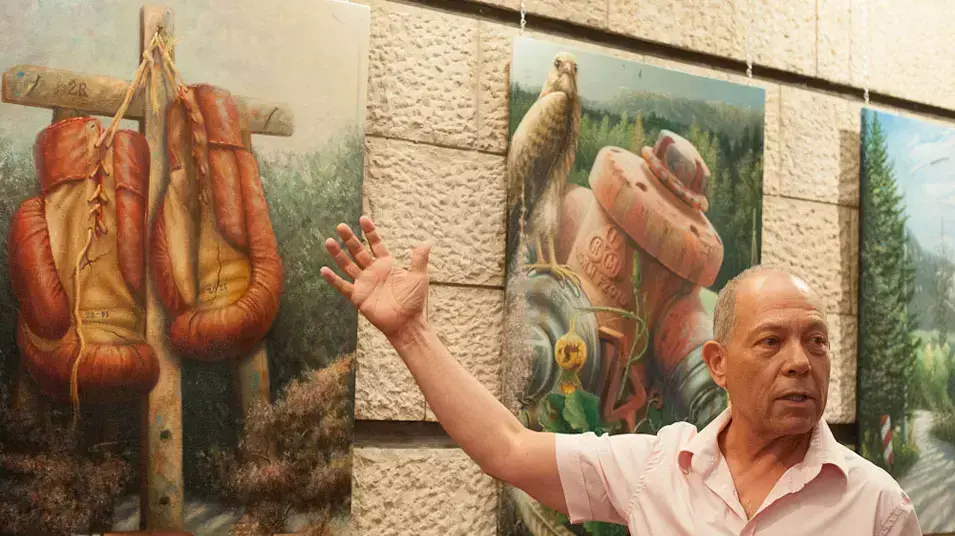 הצייר יצחק ניר בתערוכת הציורים שלו בירושלים, יולי 2012 הצייר יצחק ניר בתערוכת הציורים שלו בירושלים, יולי 2012