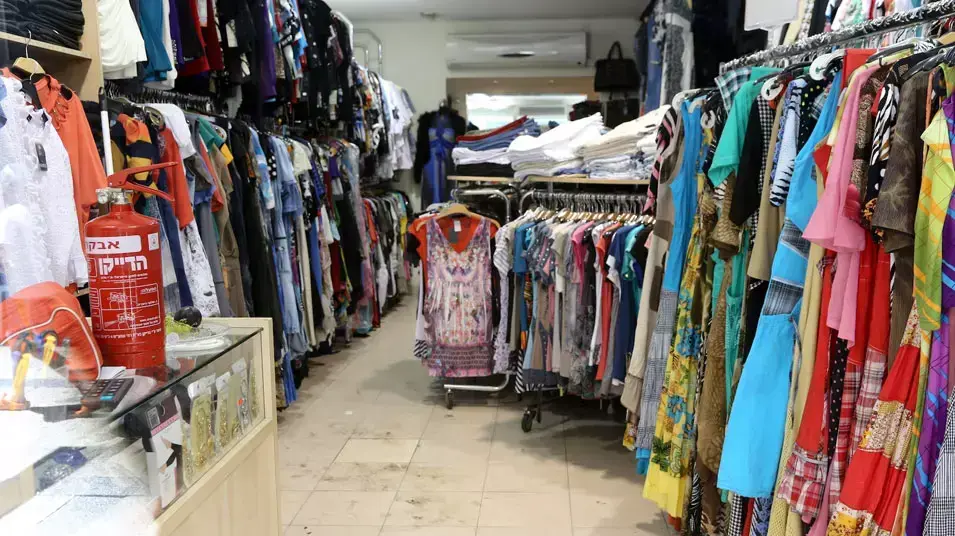 אם ובתה נפגעו בשריפה בחנות בגדים בחיפה אם ובתה נפגעו בשריפה בחנות בגדים בחיפה