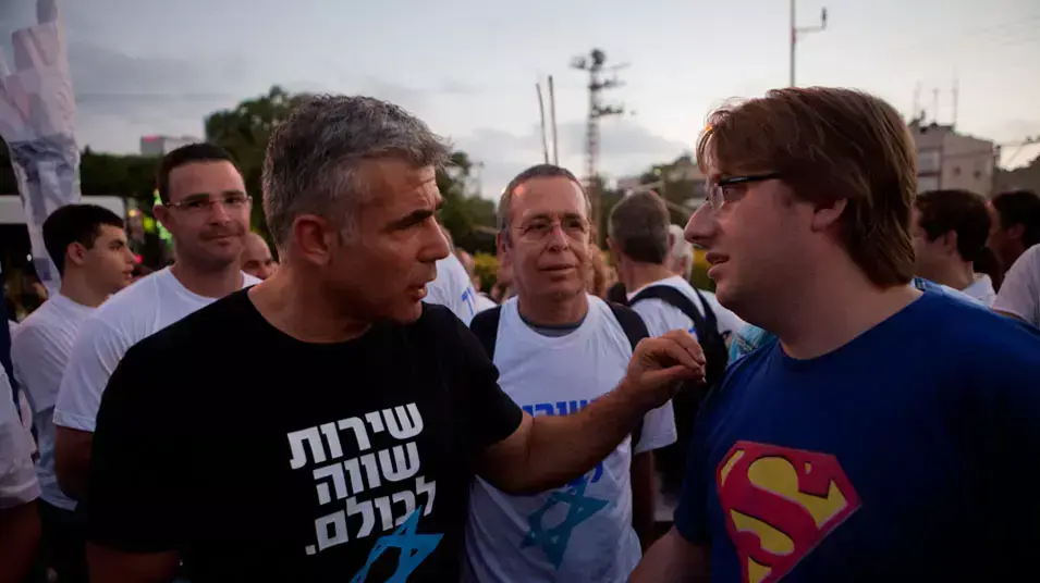 אלפים מפגינים בתל אביב למען חלוקת השוויון בנטל אלפים מפגינים בתל אביב למען חלוקת השוויון בנטל