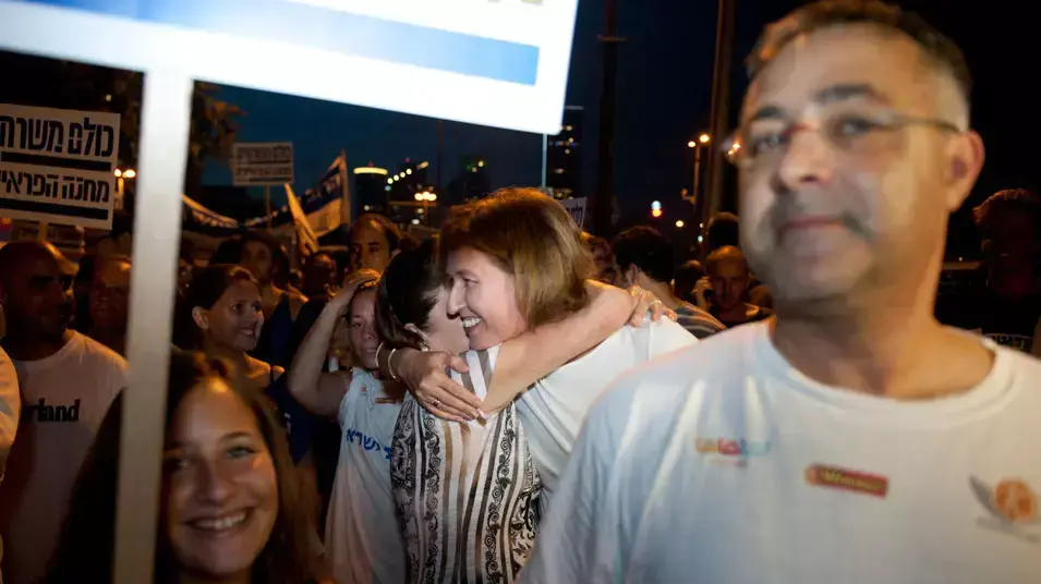 עשרות אלפים מפגינים בתל אביב למען השוויון בנטל עשרות אלפים מפגינים בתל אביב למען השוויון בנטל