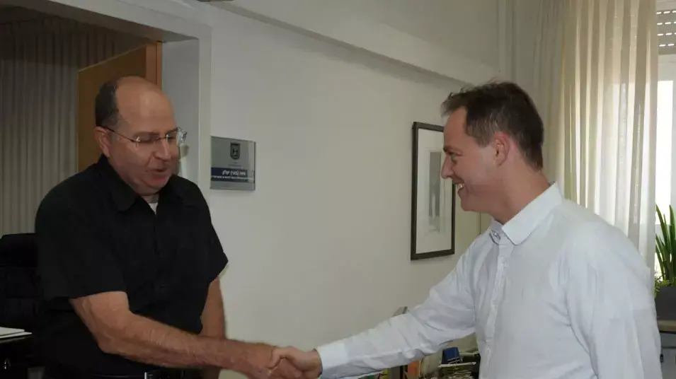 יעלון ופלסנר נועדו: "הצעת חוק היסטורית תוך ימים"