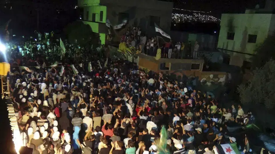 הפגנה נגד שלטון אסד בעיירה קאבום, פרבר של דמשק בירת סוריה, 8 ביולי 2012 הפגנה נגד שלטון אסד בעיירה קאבום, פרבר של דמשק בירת סוריה, 8 ביולי 2012