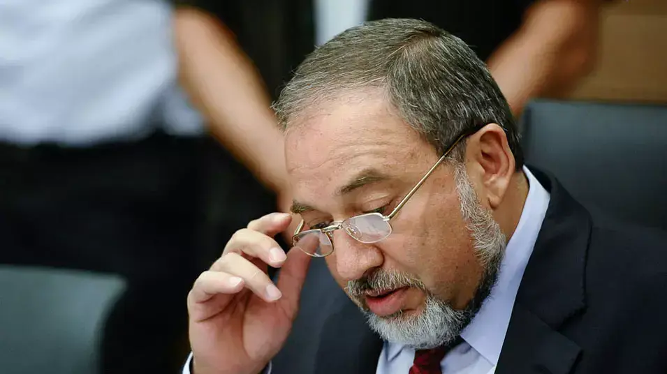 שר החוץ אביגדור ליברמן בסיעת ישראל ביתנו, יולי 2012 שר החוץ אביגדור ליברמן בסיעת ישראל ביתנו, יולי 2012