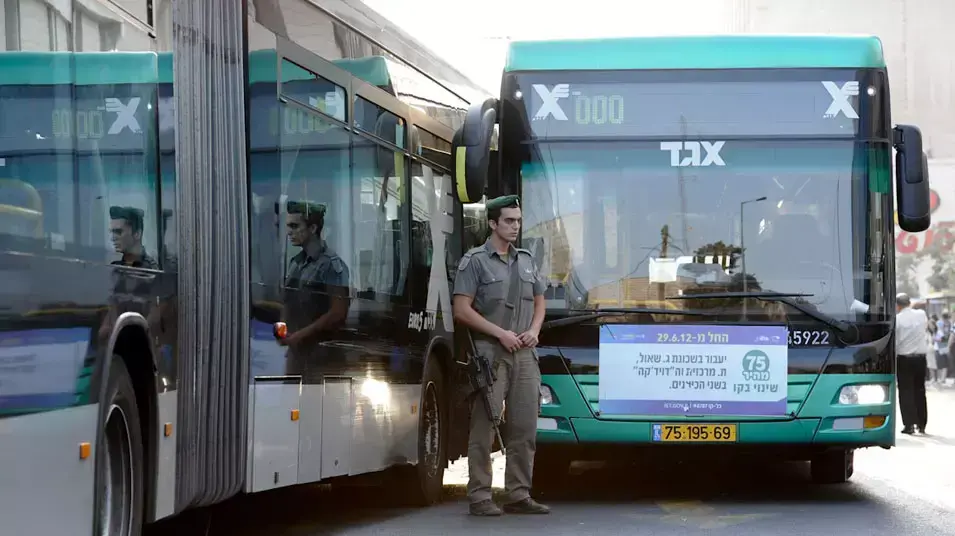 אישה נמחצה בין שני אוטובוסים בתחנת המרכזית בירושלים, יולי 2012 אישה נמחצה בין שני אוטובוסים בתחנת המרכזית בירושלים, יולי 2012