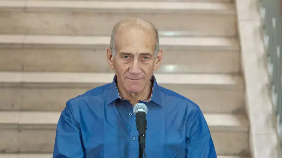 אהוד אולמרט מדבר לאחר הכרעת הדין בבית משפט המחוזי ירושלים, יולי 2012 אהוד אולמרט מדבר לאחר הכרעת הדין בבית משפט המחוזי ירושלים, יולי 2012