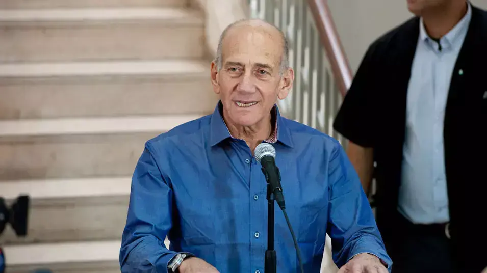 אהוד אולמרט מדבר לאחר הכרעת הדין בבית משפט המחוזי ירושלים, יולי 2012 אהוד אולמרט מדבר לאחר הכרעת הדין בבית משפט המחוזי ירושלים, יולי 2012
