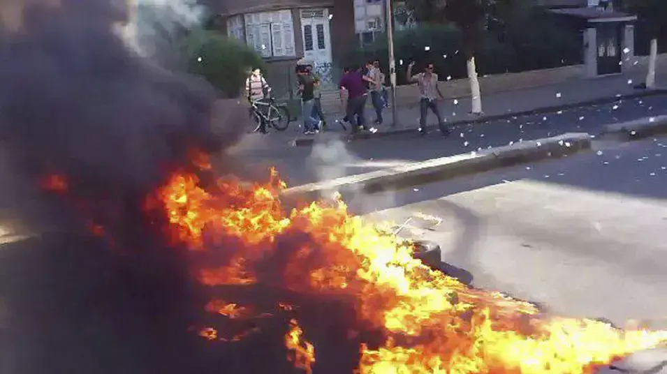 הפגנה נגד שלטון אסד ברובע אל-מידאן בבירת סוריה, דמשק, יולי 2012 הפגנה נגד שלטון אסד ברובע אל-מידאן בבירת סוריה, דמשק, יולי 2012