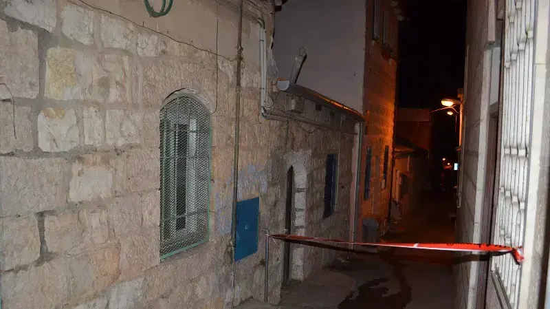 אריתראי נפצע קשה ונוסף קל בדליקה שפרצה בדירה ברחוב ביבאס בירושלים, יולי 2012 אריתראי נפצע קשה ונוסף קל בדליקה שפרצה בדירה ברחוב ביבאס בירושלים, יולי 2012