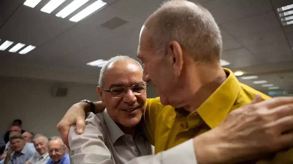 אהוד אומרט ודן חלוץ בכנס של המכון למחקרי ביטחון לאומי במליאת שש שנים למלחמת לבנון השנייה, יולי 2012 אהוד אומרט ודן חלוץ בכנס של המכון למחקרי ביטחון לאומי במליאת שש שנים למלחמת לבנון השנייה, יולי 2012