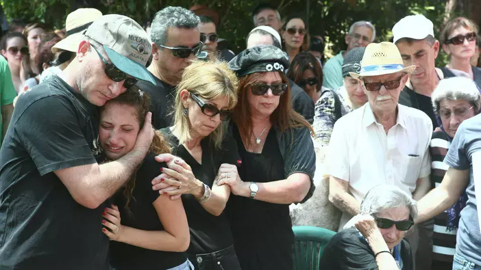הלוויתה של ימית ליניאל שנהרגה בתאונה בפרו הלוויתה של ימית ליניאל שנהרגה בתאונה בפרו