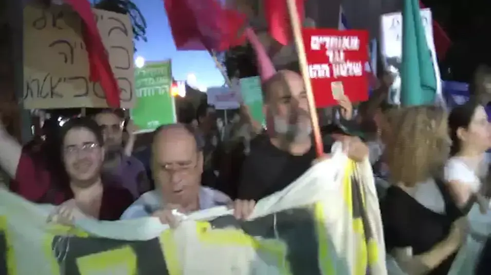 10,000 מפגינים צועדים למען צדק חברתי