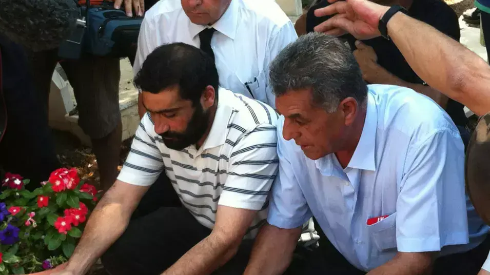 החשוד ברצח בנו עלה לקברו: "אלוהים איתי"