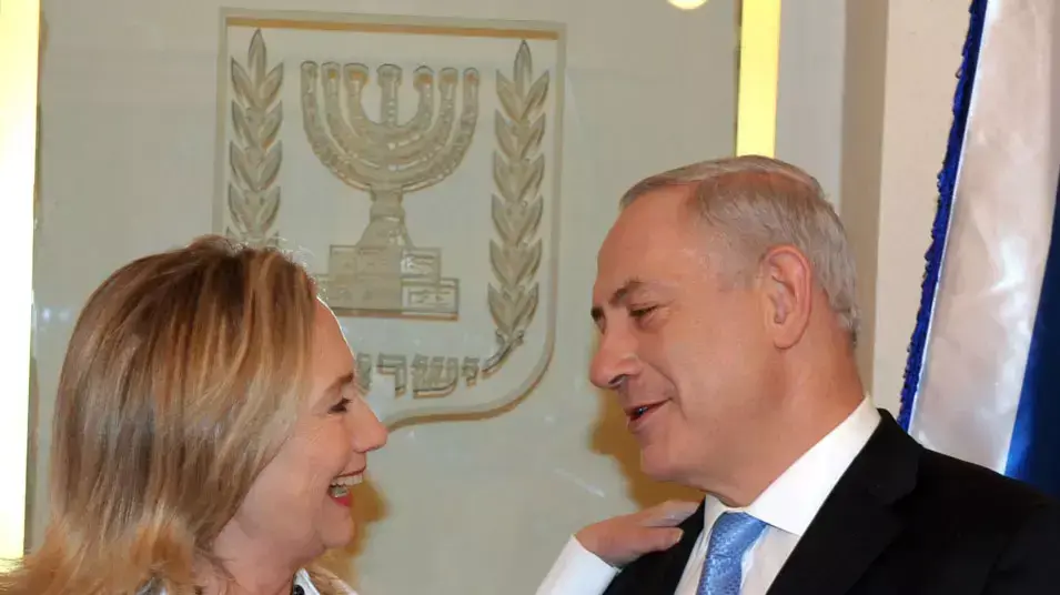 מזכירת המדינה הילרי קילנטון וראש הממשלה בנימין נתניהו בפגישתם בירושלים, יולי 2012 מזכירת המדינה הילרי קילנטון וראש הממשלה בנימין נתניהו בפגישתם בירושלים, יולי 2012
