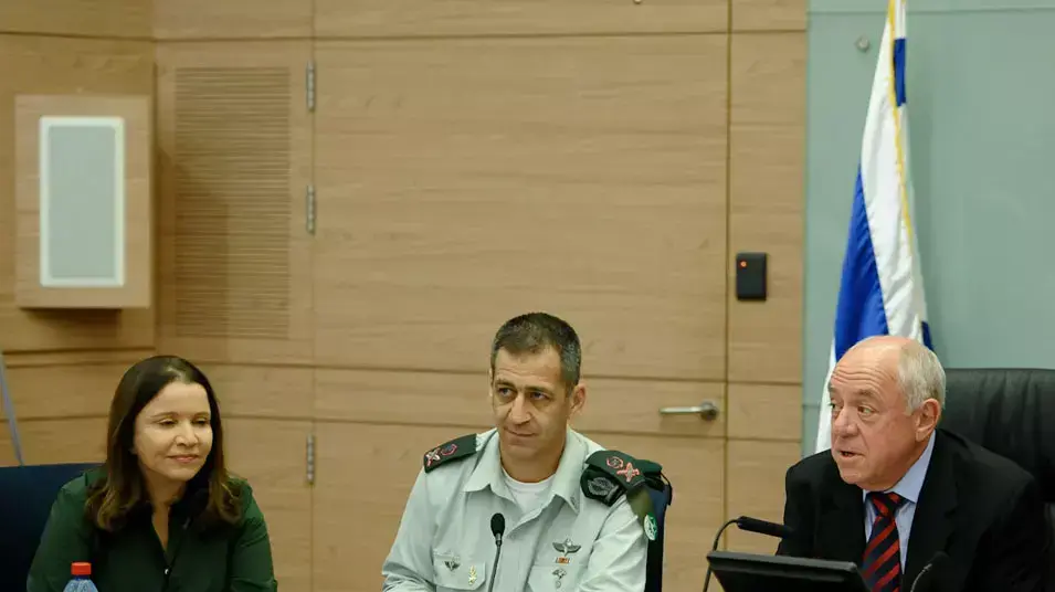 ועדת חוץ וביטחון , יולי 2012 ועדת חוץ וביטחון , יולי 2012