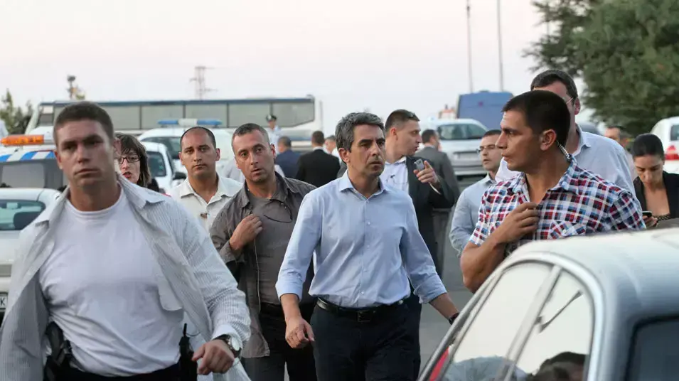 רוסן פלבנלייב בזירת הפיגוע בבולגריה רוסן פלבנלייב בזירת הפיגוע בבולגריה
