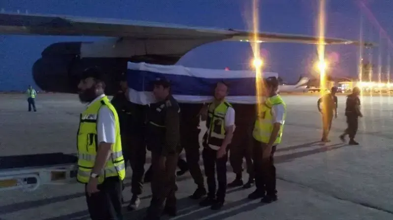 תמונות אחרונות של הגופות ההרוגים מהפיגוע בבורגס בולגריה בדרך לתל אביב, יולי 2012 תמונות אחרונות של הגופות ההרוגים מהפיגוע בבורגס בולגריה בדרך לתל אביב, יולי 2012