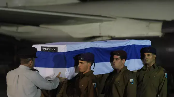 ארונות הקרבנות מהפיגוע בבורגס, בולגריה נחתו בנתב"ג, יולי 12