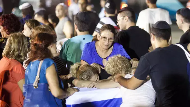 גופות ההרוגים מהפיגוע בבורגס הגיעו לנתב"ג, יולי 2012 גופות ההרוגים מהפיגוע בבורגס הגיעו לנתב"ג, יולי 2012