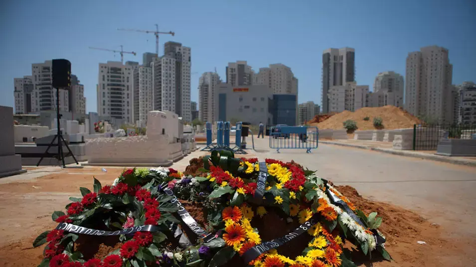 קברו של אמיר מנשה שנהרג בפיגוע בבורגס, יולי 2012 קברו של אמיר מנשה שנהרג בפיגוע בבורגס, יולי 2012