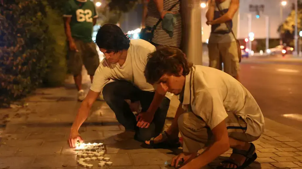 משמרת מחאה לזכרו של משה סילמן, שהצית את עצמו בהפגנת המחאה החברתית, יולי 2012 משמרת מחאה לזכרו של משה סילמן, שהצית את עצמו בהפגנת המחאה החברתית, יולי 2012