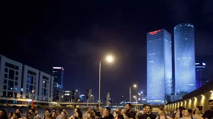 פעילי המחאה החברתית חסמו קטע מנתיבי איילון - יולי 2012 פעילי המחאה החברתית חסמו קטע מנתיבי איילון - יולי 2012