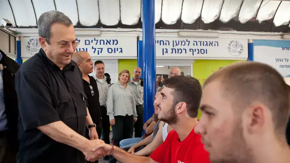 שר הביטחון אהוד ברק בגיוס גולני בבקו"ם, יולי 2012