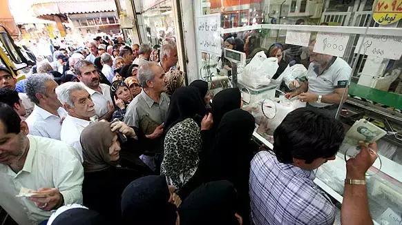 חלוקת מזון מסובסד באירן עם פתיחת חודש רמדאן. יולי, 2012