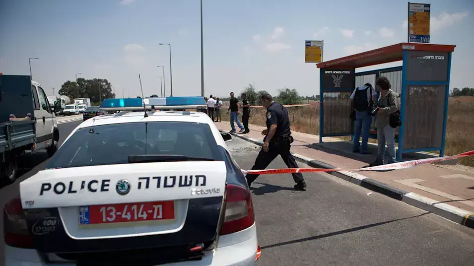 אדם הצית את עצמו בתחנת אוטובוס ביהוד, יולי 2012 אדם הצית את עצמו בתחנת אוטובוס ביהוד, יולי 2012