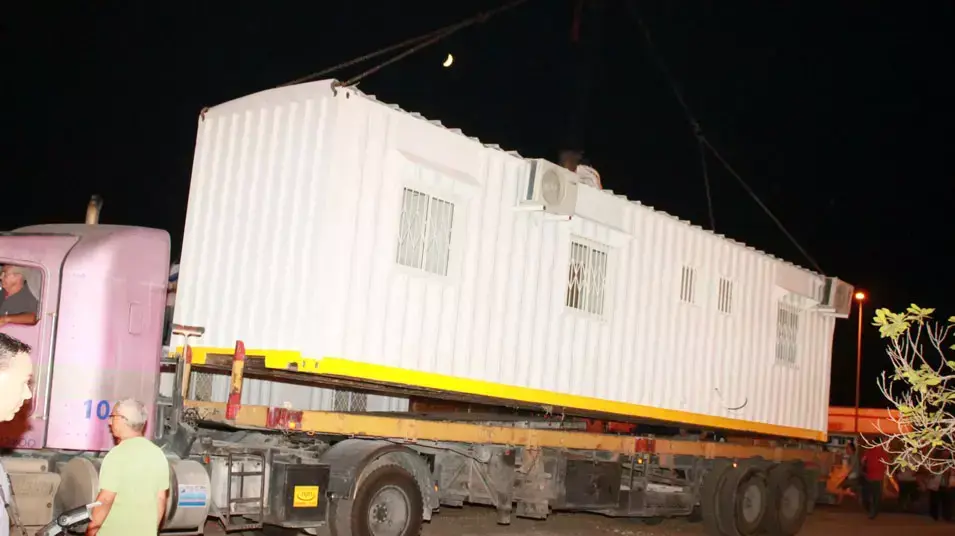 קראוונים ראשונים שהוצבו בחומה ומגדל ביקום קראוונים ראשונים שהוצבו בחומה ומגדל ביקום