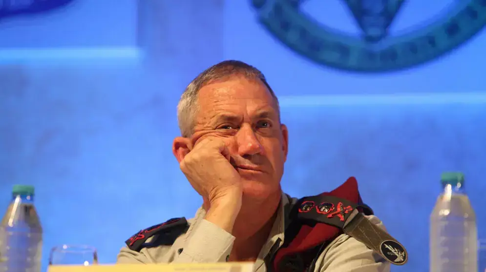 הרמטכ"ל בני גנץ בטקס סיום קורס המכללה לביטחון לאומי בגלילות, יולי 2012 הרמטכ"ל בני גנץ בטקס סיום קורס המכללה לביטחון לאומי בגלילות, יולי 2012