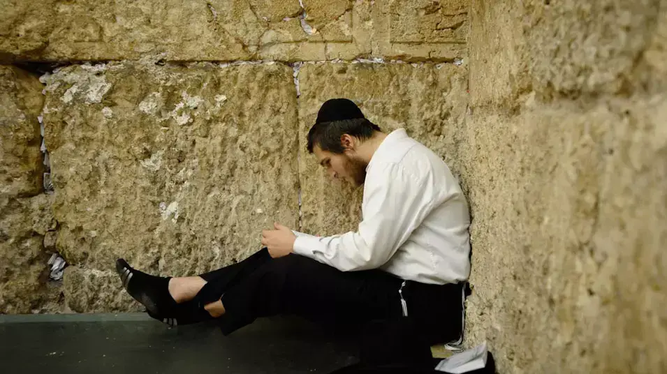 מתפללים בכותל בט' באב מתפללים בכותל בט' באב