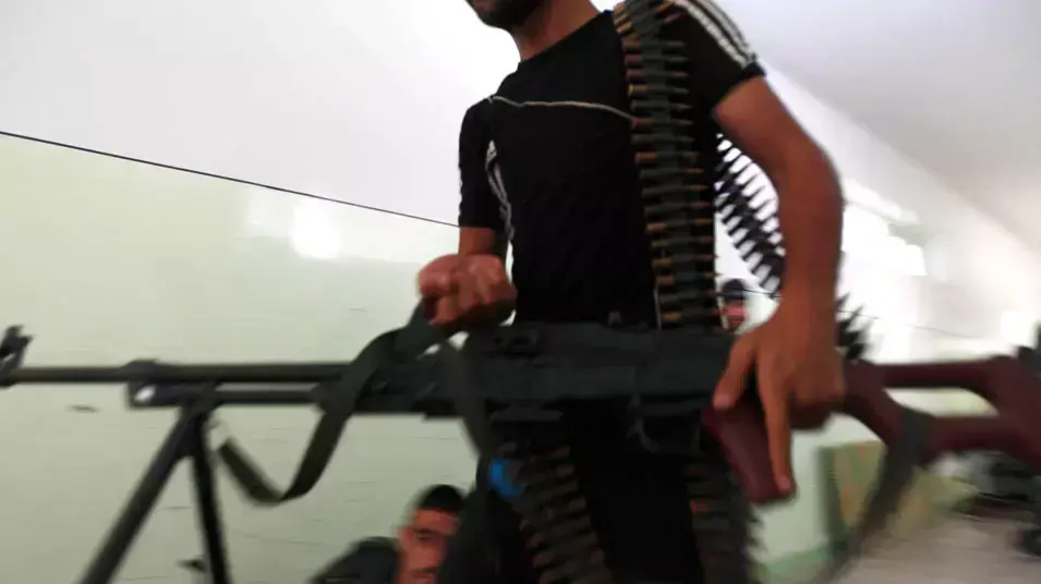 לוחמי מחתרת "הצבא הסורי החופשי" בעיר חלב, סוריה, יולי 2012 לוחמי מחתרת "הצבא הסורי החופשי" בעיר חלב, סוריה, יולי 2012