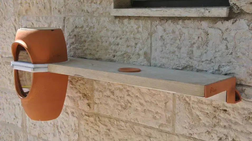 To-Bee, כוורת פרטית בעיצוב לביא בר מ"בצלאל" To-Bee, כוורת פרטית בעיצוב לביא בר מ"בצלאל"