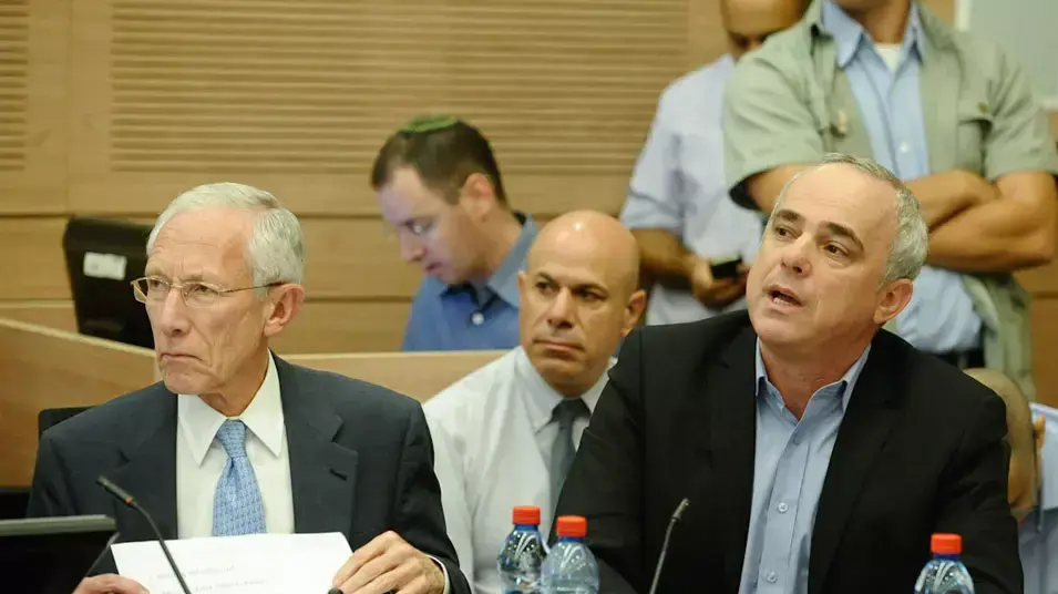 שר האוצר יובל שטייניץ ונגיד בנק ישראל סטנלי פישר בוועידת הכספים, יולי 2012