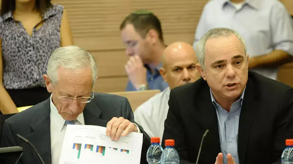 שר האוצר יובל שטייניץ ונגיד בנק ישראל סטנלי פישר בוועידת הכספים, יולי 2012