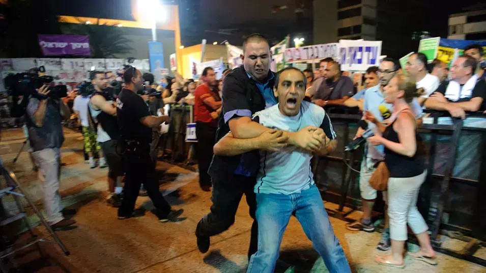 הפגנה במוזיאון תל אביב הפגנה במוזיאון תל אביב