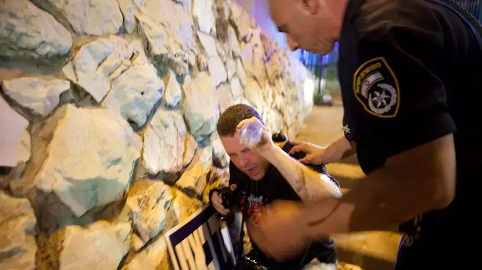 ההפגנות צדק חברתי בקפלן , אנשים לאחר ששאפו גז פלפל ההפגנות צדק חברתי בקפלן , אנשים לאחר ששאפו גז פלפל
