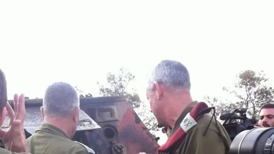 הרמטכ"ל בני גנץ בסיור באזור האירוע שאירע אתמול בכרם שלום, יולי 2012 הרמטכ"ל בני גנץ בסיור באזור האירוע שאירע אתמול בכרם שלום, יולי 2012