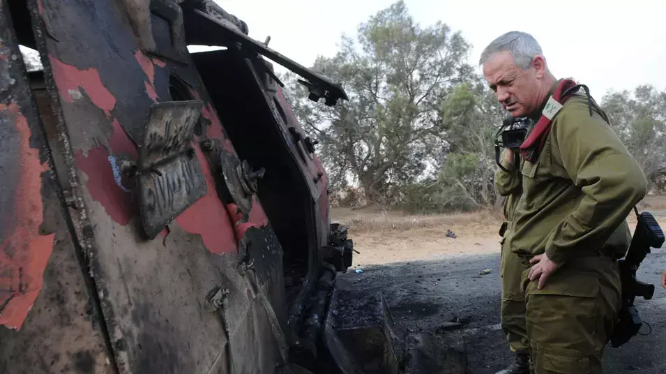 הרמטכ"ל בני גנץ בסיור באזור האירוע שאירע אתמול בכרם שלום, יולי 2012 הרמטכ"ל בני גנץ בסיור באזור האירוע שאירע אתמול בכרם שלום, יולי 2012