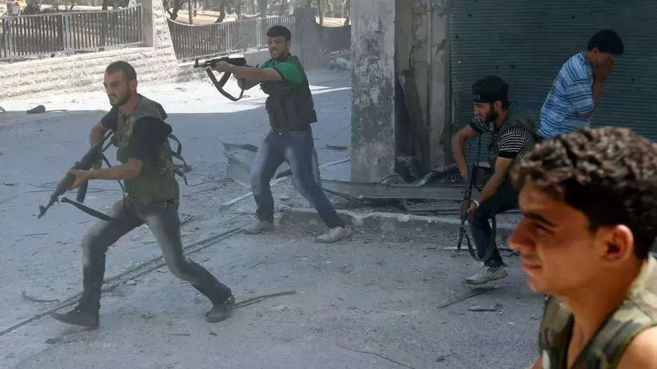 לוחמים של מחתרת "הצבא הסורי החופשי" בעיר חלב, סוריה, אוגוסט 2012 לוחמים של מחתרת "הצבא הסורי החופשי" בעיר חלב, סוריה, אוגוסט 2012