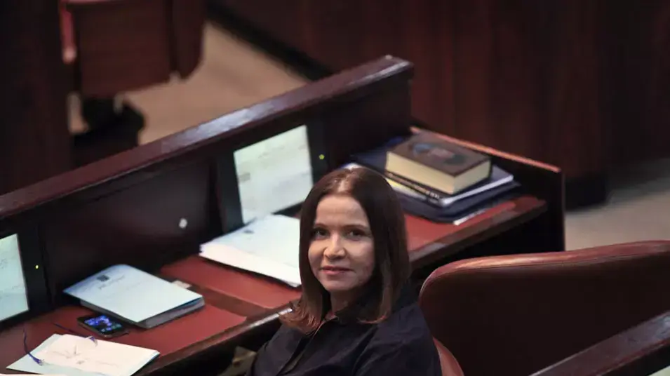 יו"ר מפלגת העבודה שלי יחימוביץ במליאה, כנסת, יולי 2012