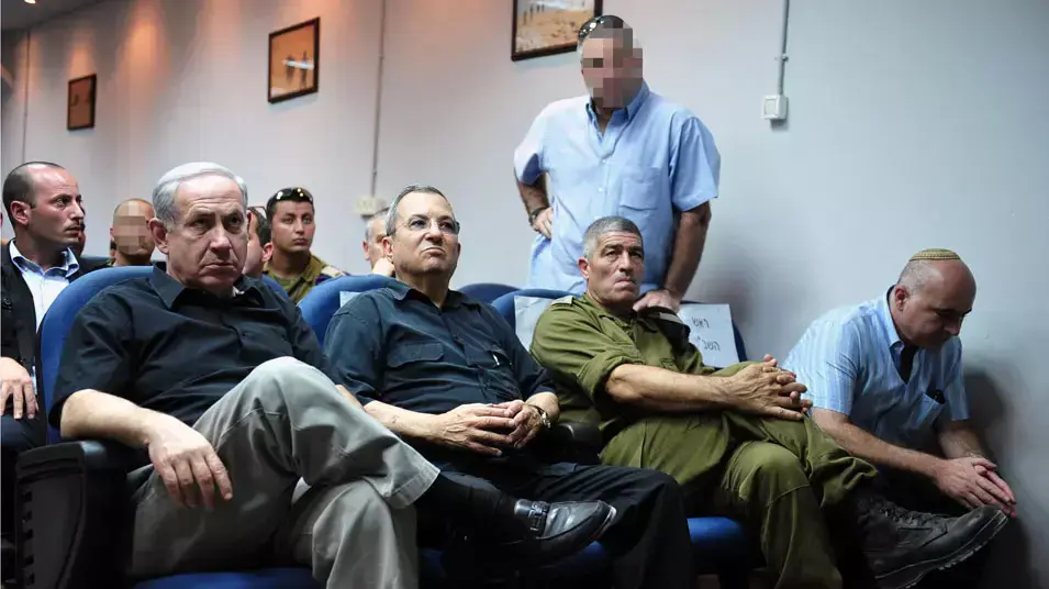 ראש הממשלה בנימין נתניהו, ושר הביטחון אהוד ברק במקום חדירת המחבלים , אוגוסט 2012 ראש הממשלה בנימין נתניהו, ושר הביטחון אהוד ברק במקום חדירת המחבלים , אוגוסט 2012