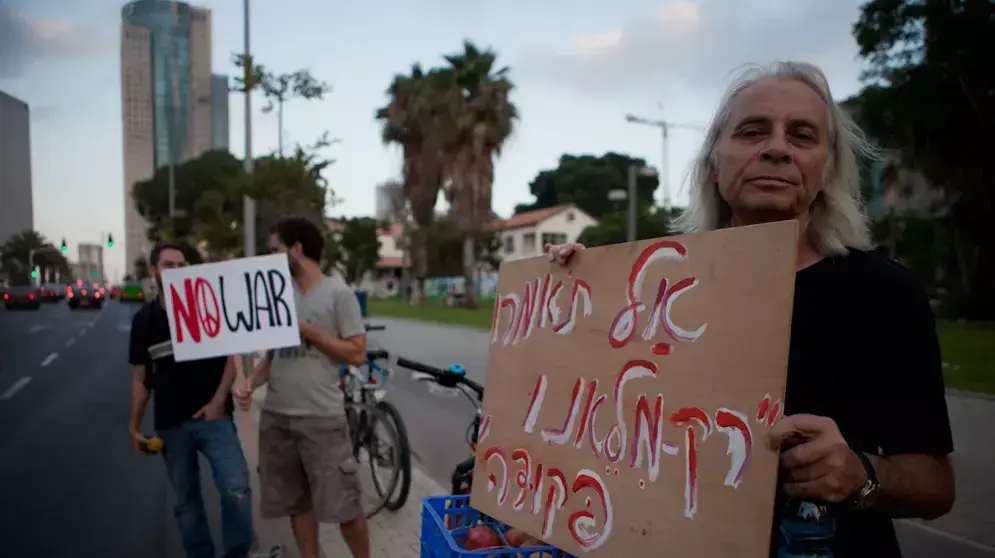 תמונות הפגנה לא למלחמה עם איראן תמונות הפגנה לא למלחמה עם איראן