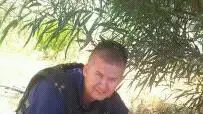 אנשי ההתנחלות עלי חילצו ינשוף שנלכד במעיין עין עוז, אוגוסט 2012 אנשי ההתנחלות עלי חילצו ינשוף שנלכד במעיין עין עוז, אוגוסט 2012