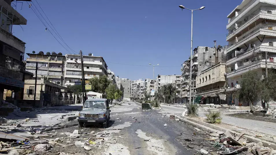 הריסות מהפגזות צבא סוריה ברובע סלאח א-דין בעיר חלב, 8 באוגוסט 2012 הריסות מהפגזות צבא סוריה ברובע סלאח א-דין בעיר חלב, 8 באוגוסט 2012