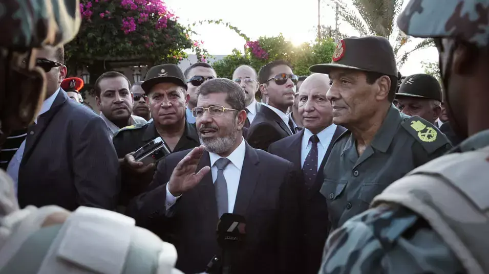 נשיא מצרים מוחמד מורסי וראש המועצה הצבאית העליונה מוחמד חוסיין טנטאווי מבקרים באל-עריש, לאחר מתקפת הטרור ברפיח, אוגוסט 2012 נשיא מצרים מוחמד מורסי וראש המועצה הצבאית העליונה מוחמד חוסיין טנטאווי מבקרים באל-עריש, לאחר מתקפת הטרור ברפיח, אוגוסט 2012