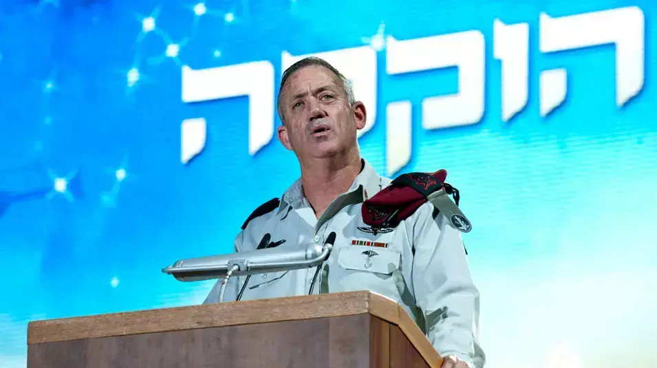 בני גנץ בטקס הוקרה לחיילי המילואים בני גנץ בטקס הוקרה לחיילי המילואים
